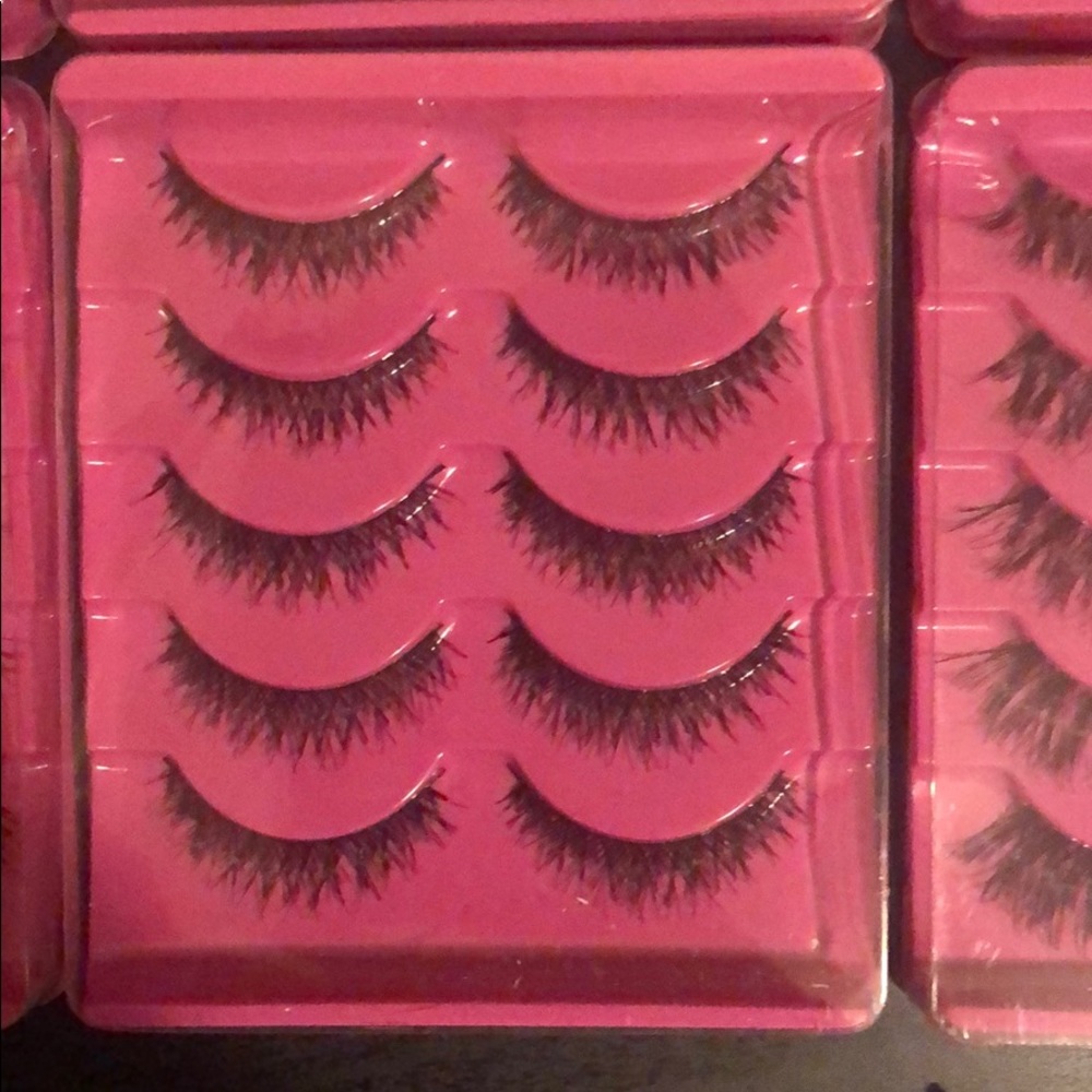 Beautiful lashes 👸💕 - Picture 4 of 8